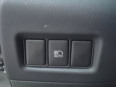 Used 2021 Toyota C-HR XLE FWD image 13