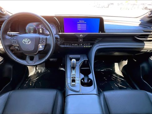 Used 2023 Toyota Crown Limited image 15