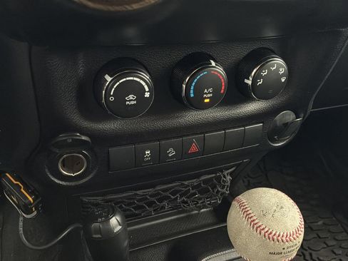 Used 2016 Jeep Wrangler Sport image 30