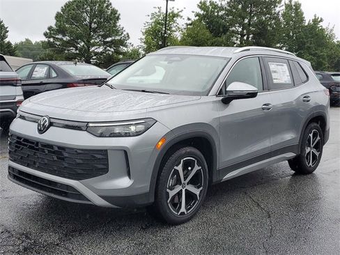 New 2025 Volkswagen Tiguan SE image 34