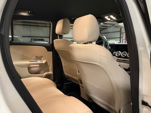 Used 2025 Mercedes-Benz GLA 250 4MATIC image 12