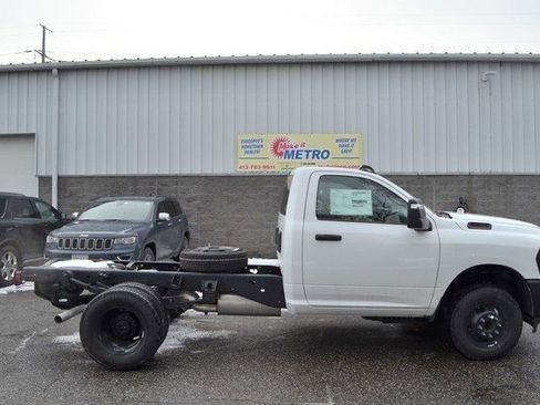 New 2026 RAM 3500 Tradesman image 9