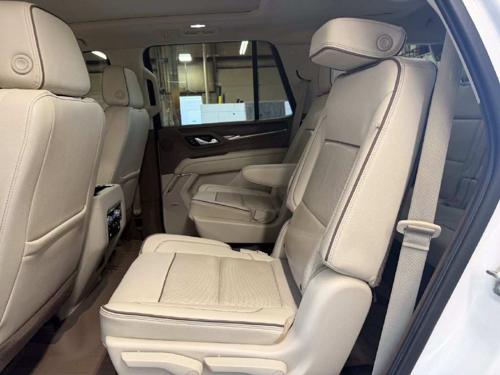 Used 2021 GMC Yukon Denali w/ Denali Premium Package AWD/4WD image 20