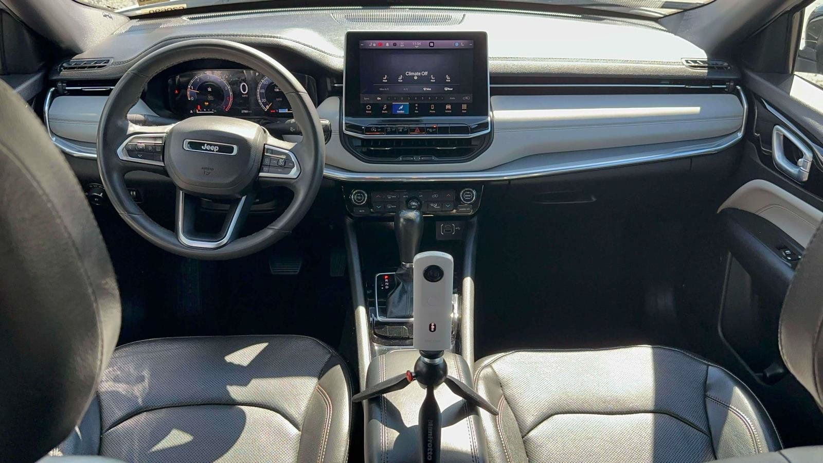 Used 2023 Jeep Compass Limited w/ Elite Group AWD/4WD image 11