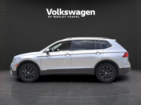 Used 2024 Volkswagen Tiguan SE FWD image 5