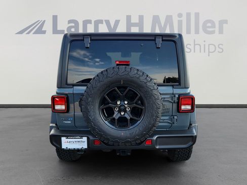 Used 2025 Jeep Wrangler Willys image 5