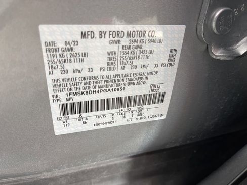 Used 2023 Ford Explorer XLT image 37