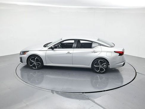 Used 2024 Nissan Altima 2.5 SR FWD image 42