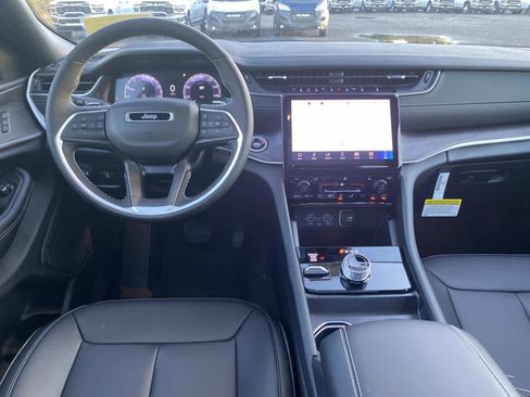 New 2025 Jeep Grand Cherokee Limited image 9