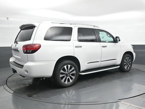 Used 2018 Toyota Sequoia Limited w/ Safety & Convenience Package AWD/4WD image 2