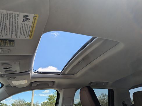 Used 2022 Ford Maverick Lariat w/ Lariat Luxury Package image 26