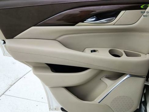 Used 2015 Cadillac Escalade Luxury RWD image 35