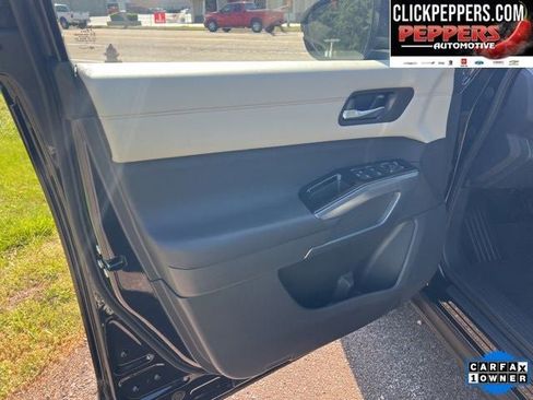 Used 2025 Nissan Pathfinder SL FWD image 9