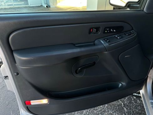 Used 2006 GMC Sierra 1500 SLT w/ Onstar Plus Package image 11