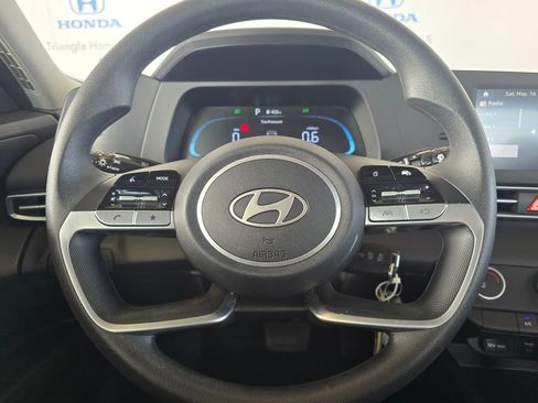 Used 2025 Hyundai Elantra SE FWD image 18