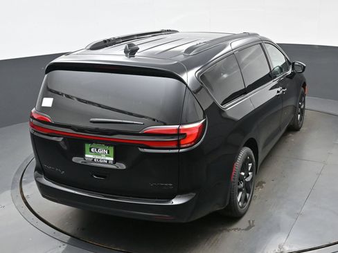 New 2027 Chrysler Pacifica Limited AWD/4WD image 25