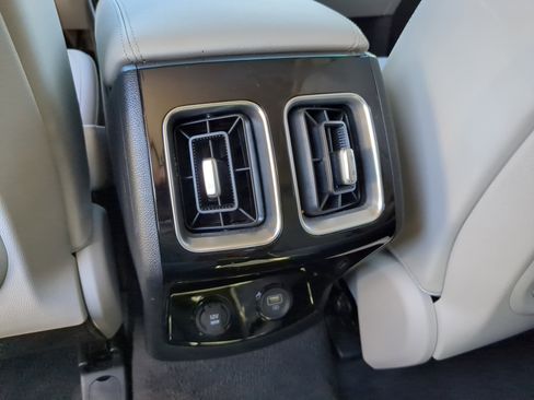 Used 2023 Kia Sorento SX image 16