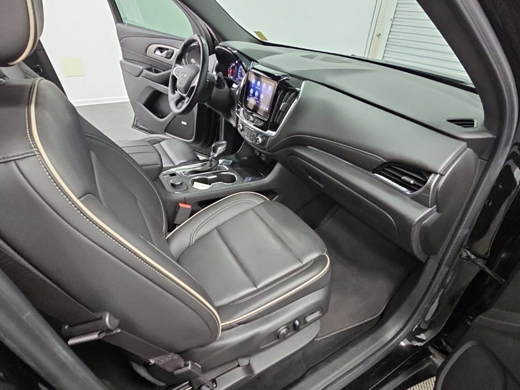 Used 2023 Chevrolet Traverse Premier FWD image 43