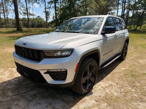 Used 2024 Jeep Grand Cherokee Limited w/ Luxury Tech Group II AWD/4WD image 1