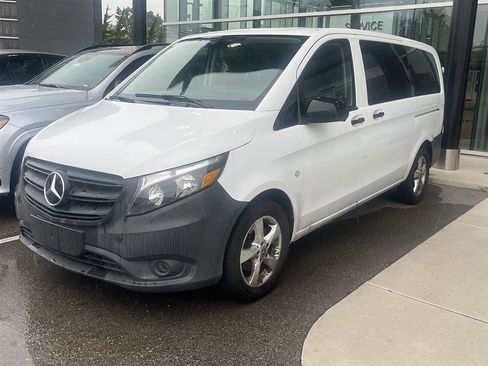 Used 2023 Mercedes-Benz Metris Passenger image 3