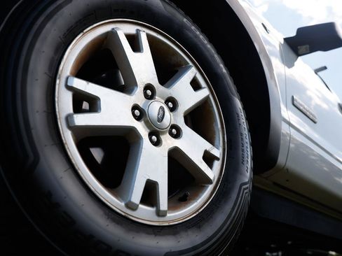 Used 2007 Ford Explorer XLT AWD/4WD image 24