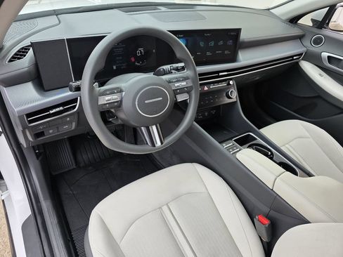 Used 2025 Hyundai Sonata SEL FWD image 12