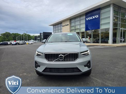 Used 2025 Volvo XC40 B5 Plus w/ Protection Package Premier image 3
