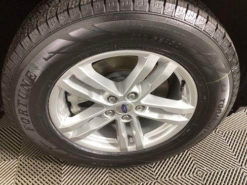 Used 2023 Ford Explorer XLT w/ Equipment Group 202A image 7