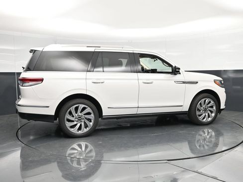 Used 2024 Lincoln Navigator Premiere AWD/4WD image 2