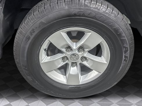 Used 2017 RAM 1500 Express image 30