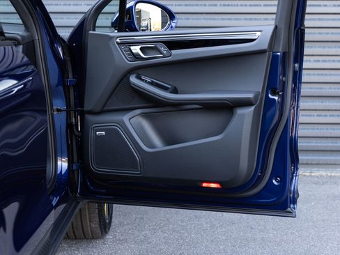 Certified 2026 Porsche Macan image 31