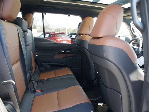 Used 2026 Lexus GX 550 w/ Accessory Package (31) image 22