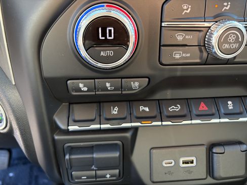 Used 2022 GMC Sierra 2500 Denali w/ Denali Ultimate Package image 27