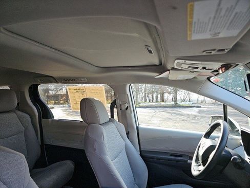 Used 2024 Toyota Sienna LE image 13