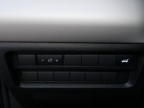 New 2025 Mitsubishi Outlander SE image 30