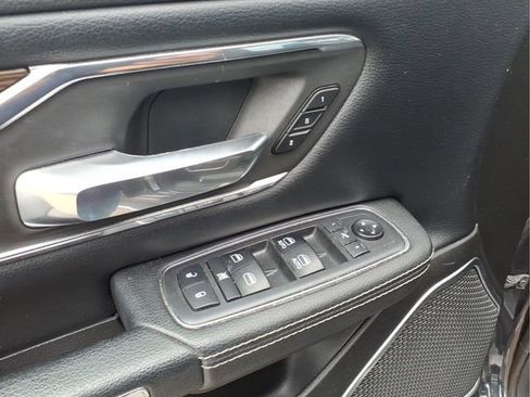 Used 2019 RAM 1500 Laramie AWD/4WD image 13