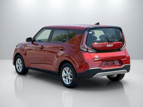 Certified 2025 Kia Soul LX w/ LX Technology Package image 3