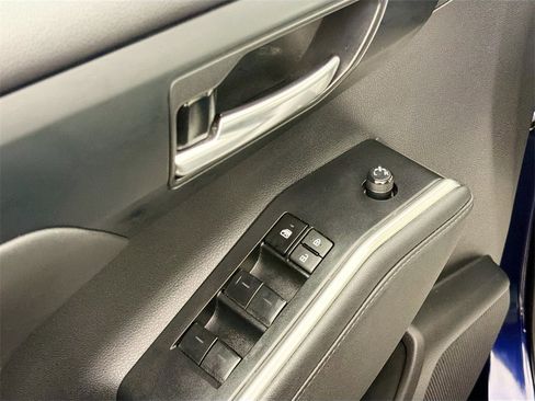 Used 2023 Toyota Highlander L image 16