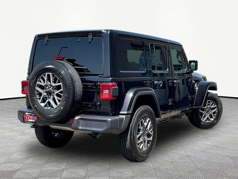 Used 2025 Jeep Wrangler Unlimited Sahara AWD/4WD image 6
