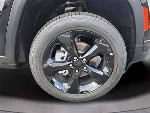 New 2025 Jeep Grand Cherokee Limited w/ Luxury Tech Group II image 36