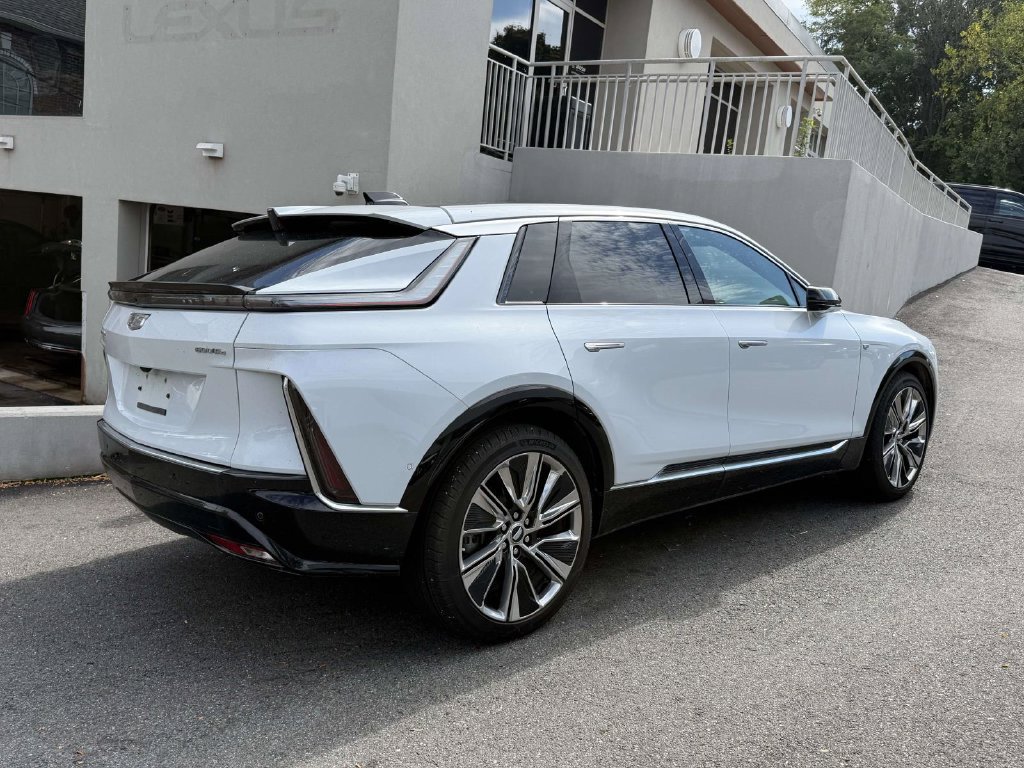 Used 2026 Cadillac Lyriq Signature Luxury w/ Nappa Leather Package AWD/4WD image 4