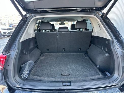 Used 2022 Volkswagen Tiguan SE image 17