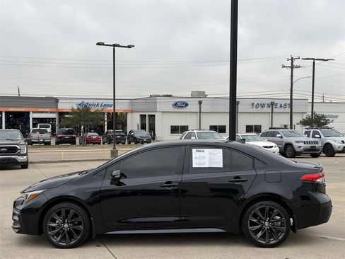 Used 2024 Toyota Corolla SE image 3