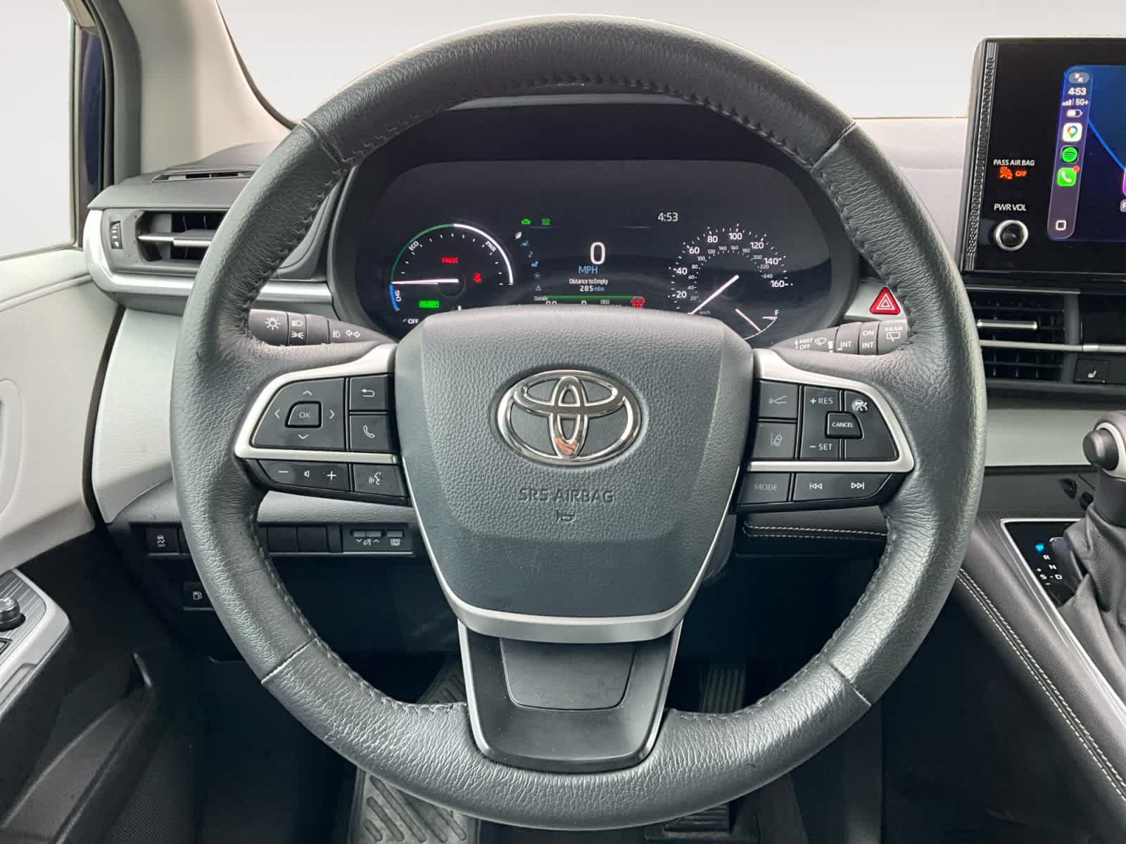 Used 2025 Toyota Sienna XLE FWD image 12