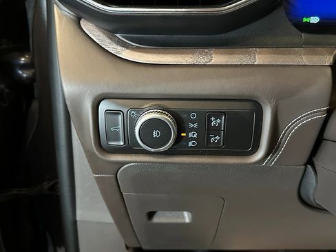 Used 2020 Ford Explorer Platinum w/ Premium Technology Package image 18