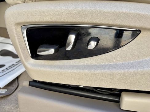 Used 2015 Cadillac Escalade ESV Premium image 25