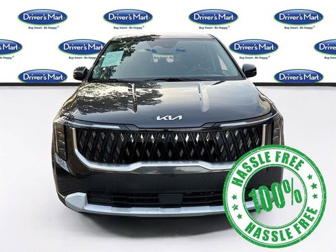 Used 2025 Kia Carnival FWD image 2