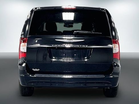 Used 2015 Chrysler Town & Country Touring-L w/ Driver Convenience Group FWD image 6