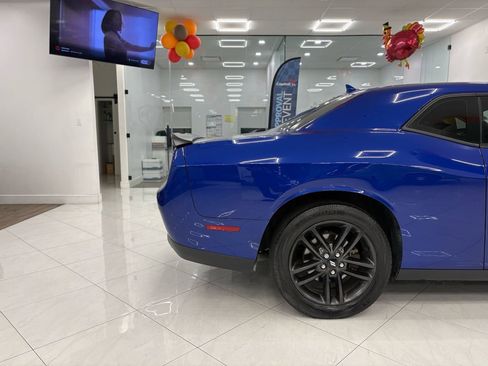 Used 2019 Dodge Challenger SXT w/ Plus Package image 8