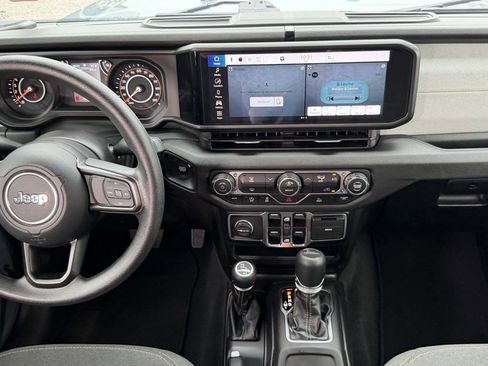 Used 2025 Jeep Gladiator Sport AWD/4WD image 14